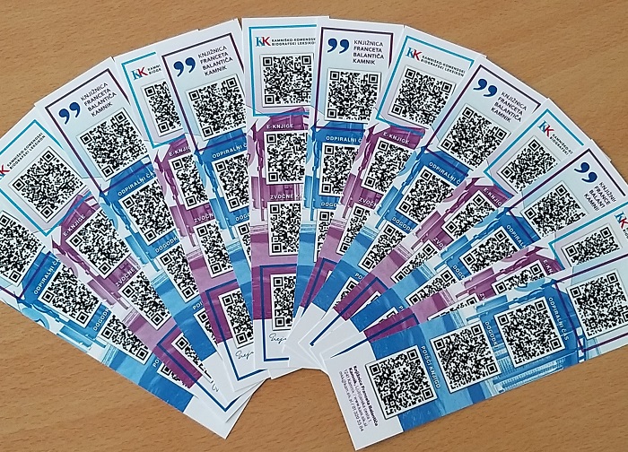 Kazalke s kodami QR za hiter dostop do informacij o knjižnici
