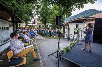 Križnik po Križniku - pripovedovalski dogodek na vrtu Frančiškanskega samostana