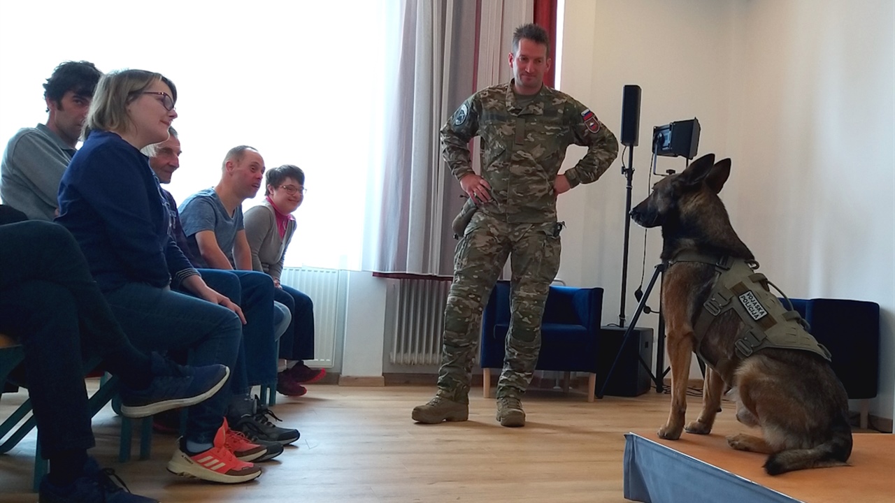 Drugačne zgodbe: obiskala sta nas Urban in njegov pes Miks