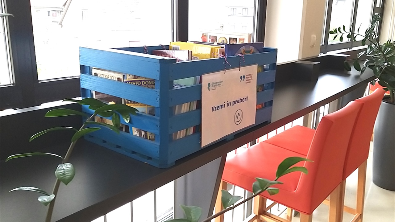 Obnovljena knjigobežnica v Zdravstvenem domu Kamnik