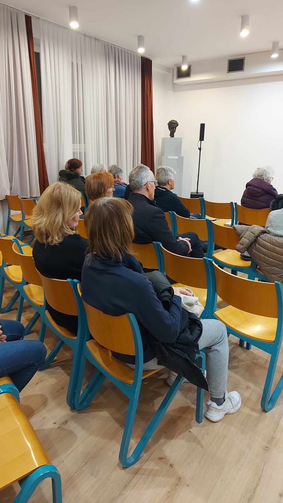 Udeleženci pogovora z avtorjem knjige POTopis.