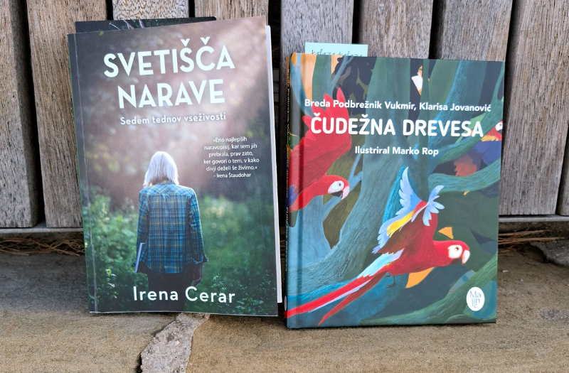 Fotografija, na kateri sta vidni naslovnici dveh novih knjig: Svetišča narave in Čudežna drevesa.