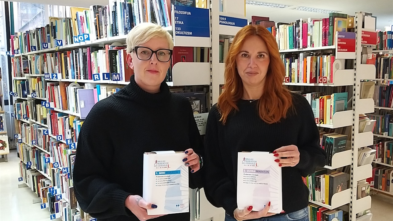 Voditeljici bralnega maratona za odrasle Sandra Hadalin in Anja Ramšak.